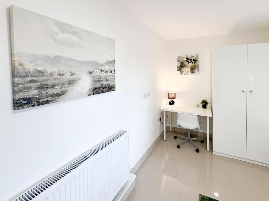 Large Flat Perfect 4 Long Stays, Private Gated Parking, Families And Contractors Leeds  Exteriér fotografie