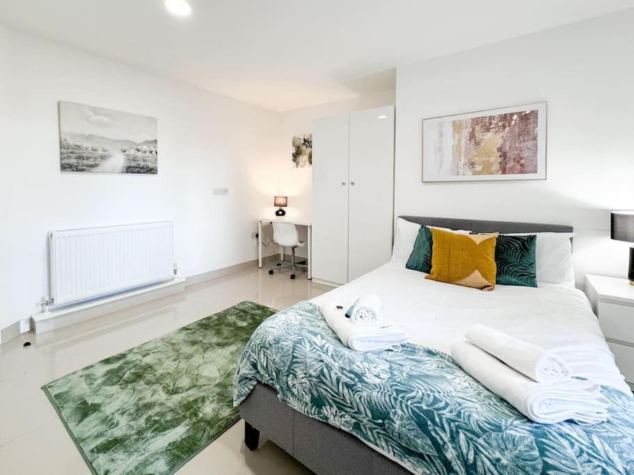 Large Flat Perfect 4 Long Stays, Private Gated Parking, Families And Contractors Leeds  Exteriér fotografie